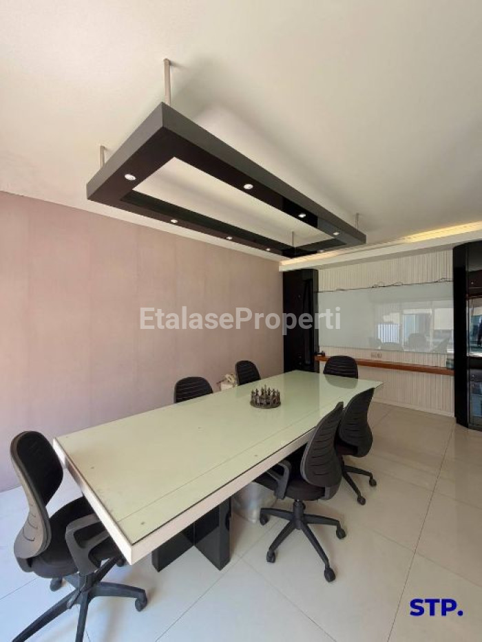 Foto properti JUAL CEPAT - Ruko Mewah Raya Darmo Permai Utara 9