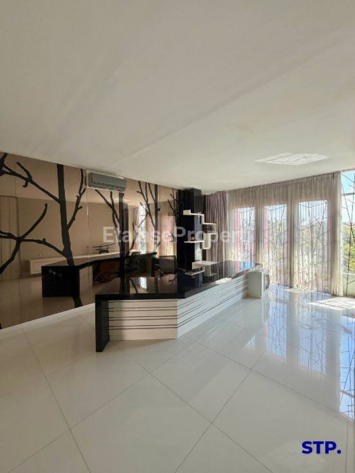 Foto properti JUAL CEPAT - Ruko Mewah Raya Darmo Permai Utara 10