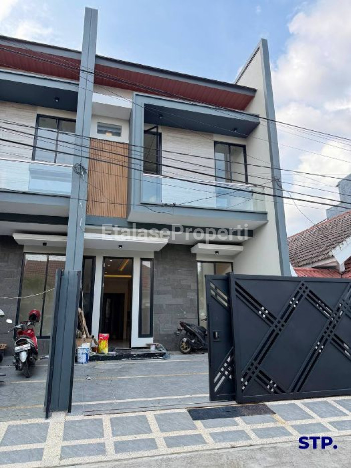 Foto properti 2 Unit, Rumah Modern Di Perumahan Manyar Tirtoyoso 1