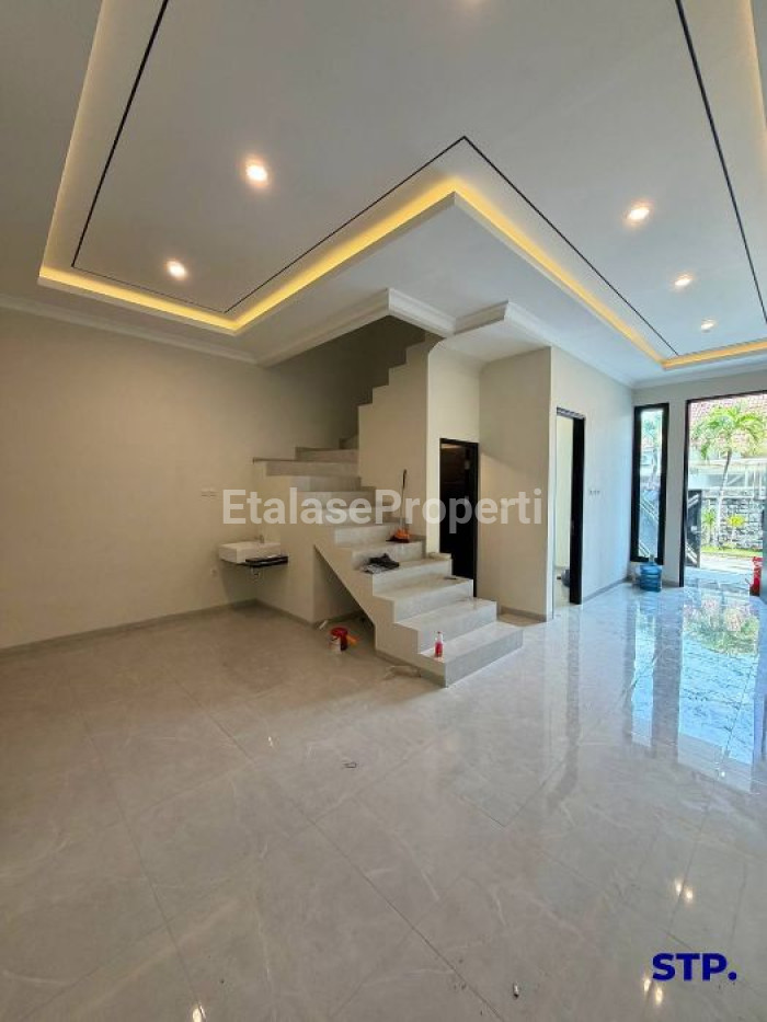 Foto properti 2 Unit, Rumah Modern Di Perumahan Manyar Tirtoyoso 2