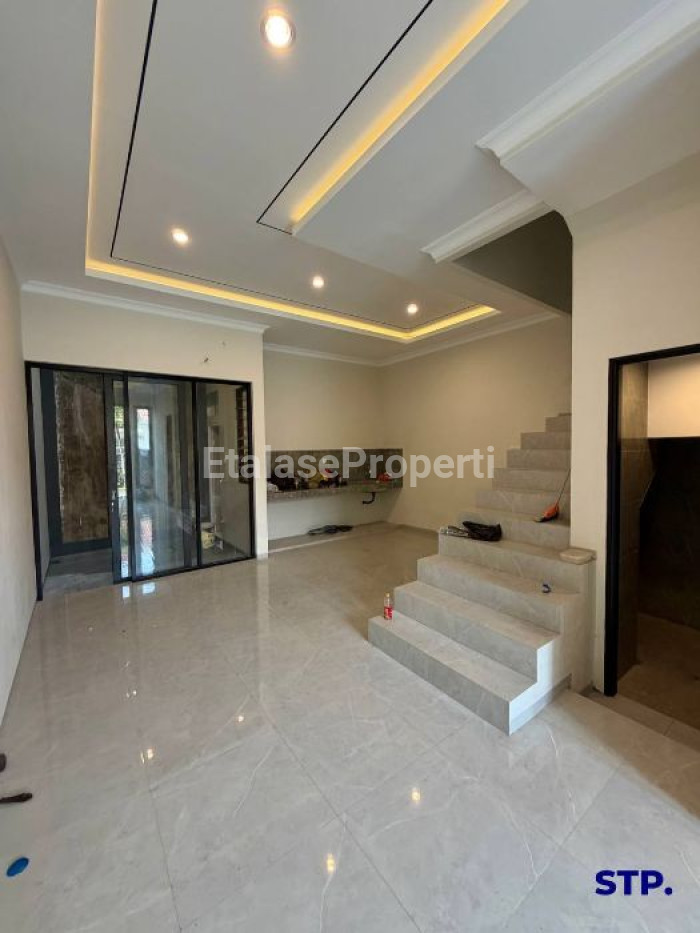 Foto properti 2 Unit, Rumah Modern Di Perumahan Manyar Tirtoyoso 3