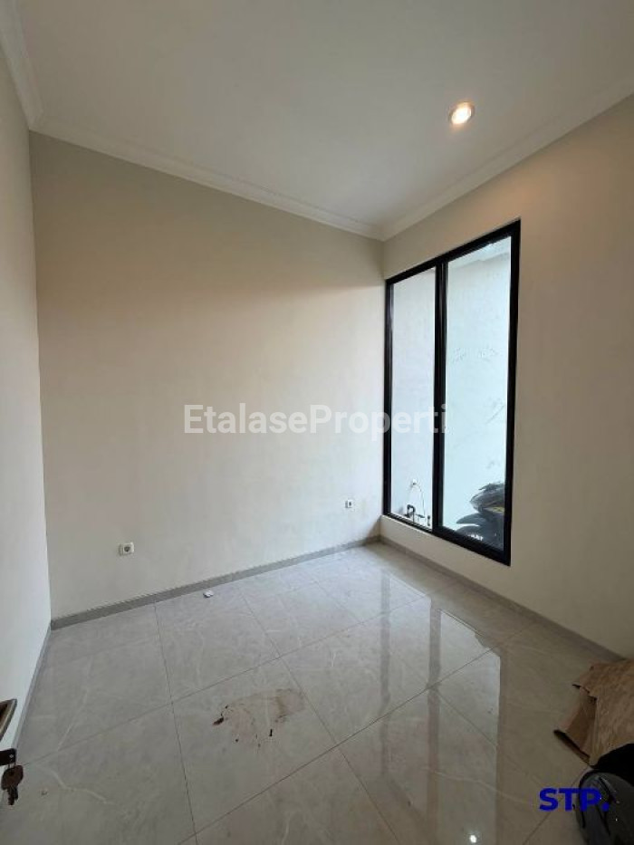 Foto properti 2 Unit, Rumah Modern Di Perumahan Manyar Tirtoyoso 4