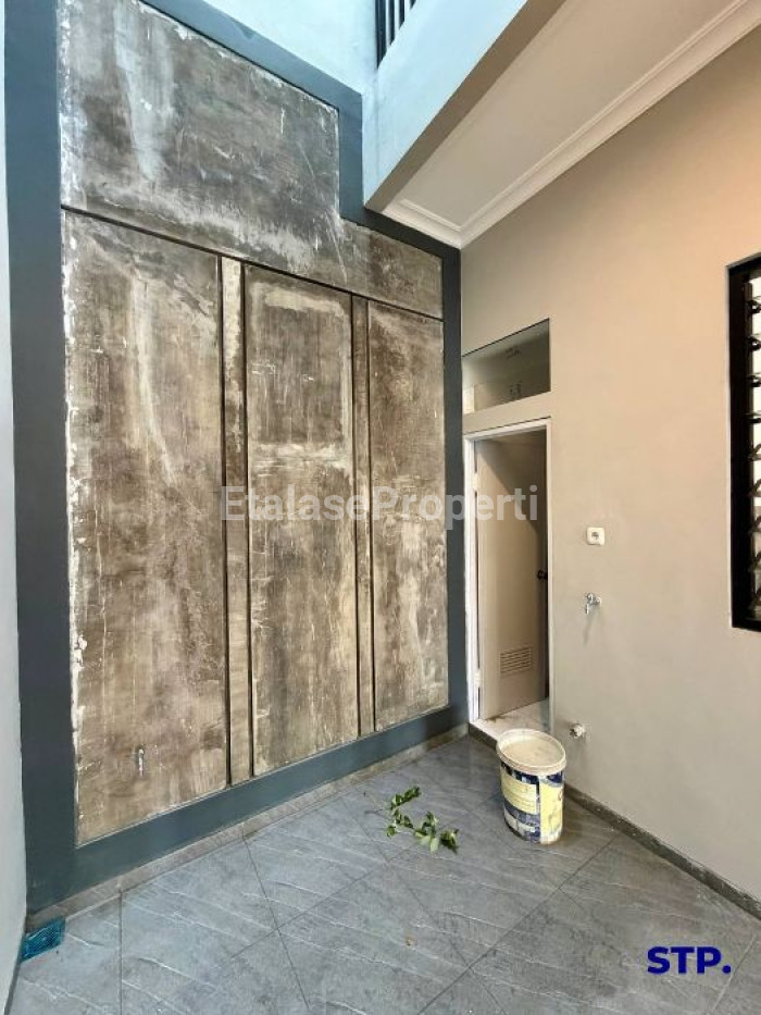 Foto properti 2 Unit, Rumah Modern Di Perumahan Manyar Tirtoyoso 5