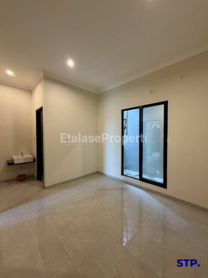 Foto properti 2 Unit, Rumah Modern Di Perumahan Manyar Tirtoyoso 7