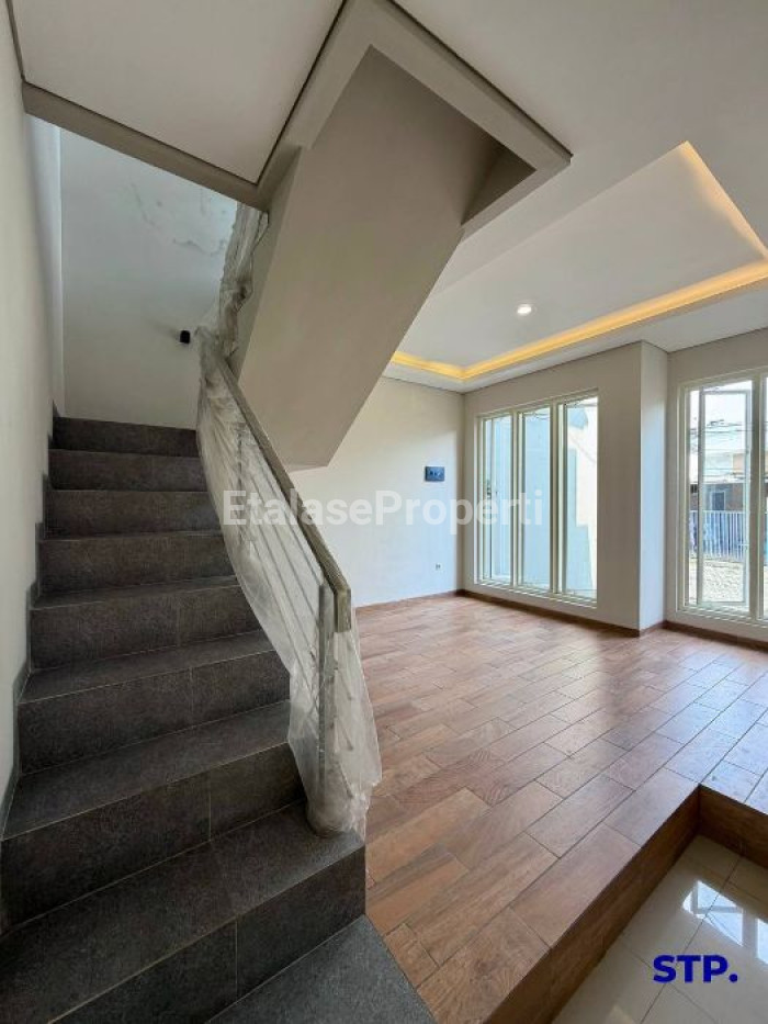 Foto properti Rumah Baru Modern 2 Lantai Di Panjang Jiwo Permai 3