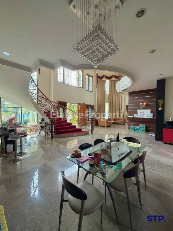 Foto properti Rumah Mewah Classic Di Main Road Galaxi Bumi Permai Araya Posisi Hoek 5