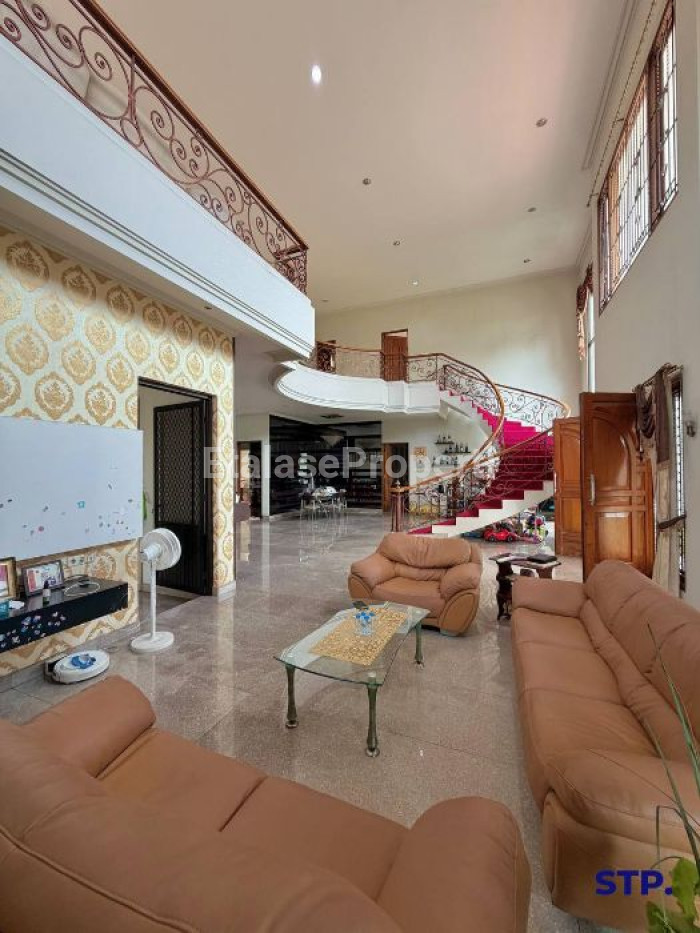 Foto properti Rumah Mewah Classic Di Main Road Galaxi Bumi Permai Araya Posisi Hoek 6