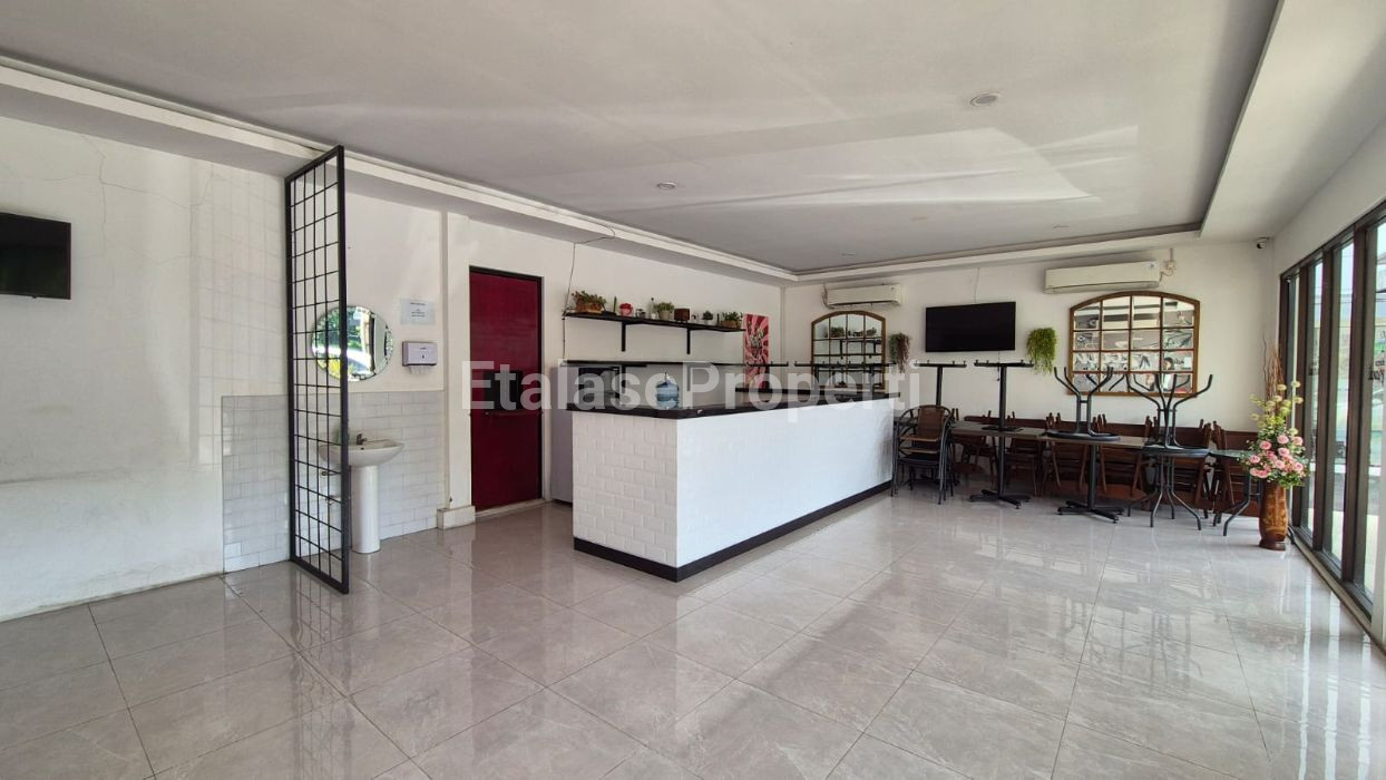Foto properti Disewakan Tempat Usaha Untuk Cafe Di Raya Jemursari 4