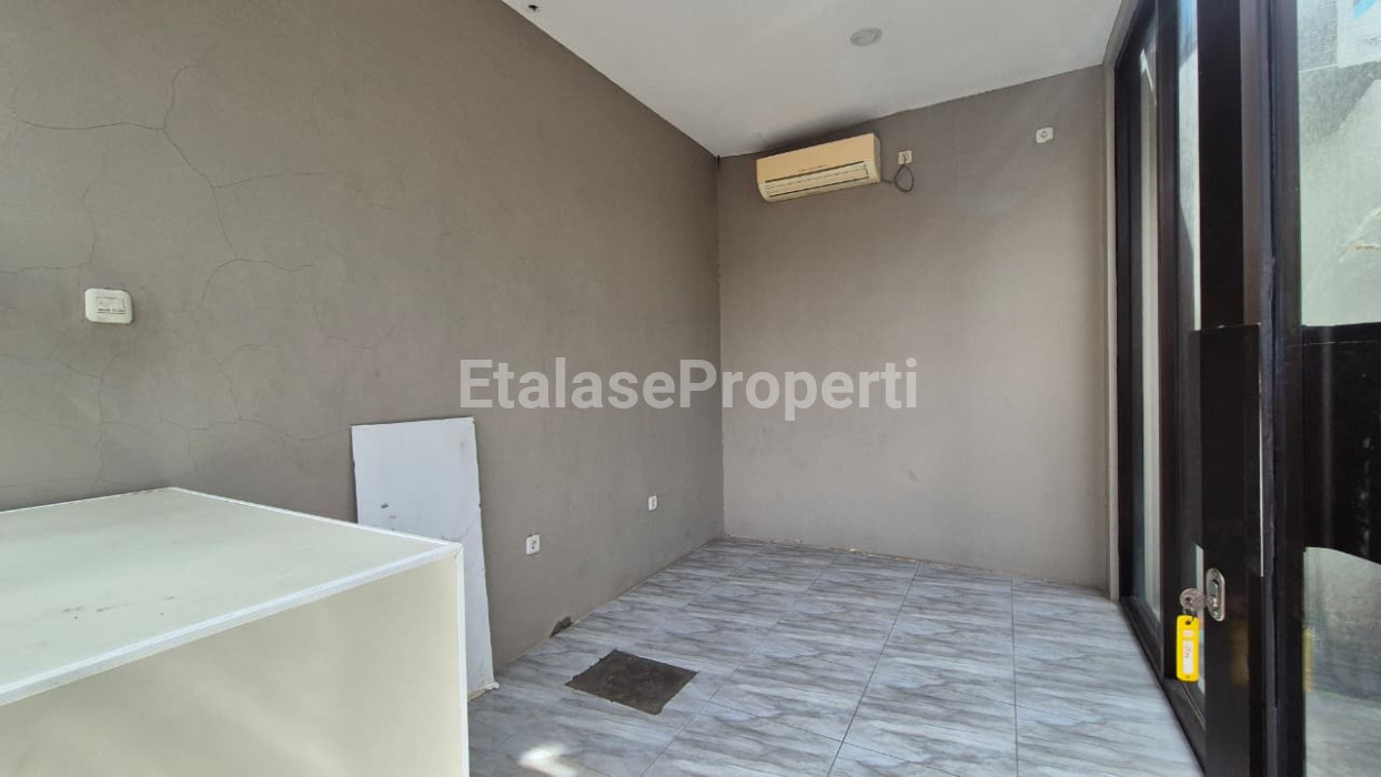 Foto properti Disewakan Food Stand Di Raya Jemursari 3