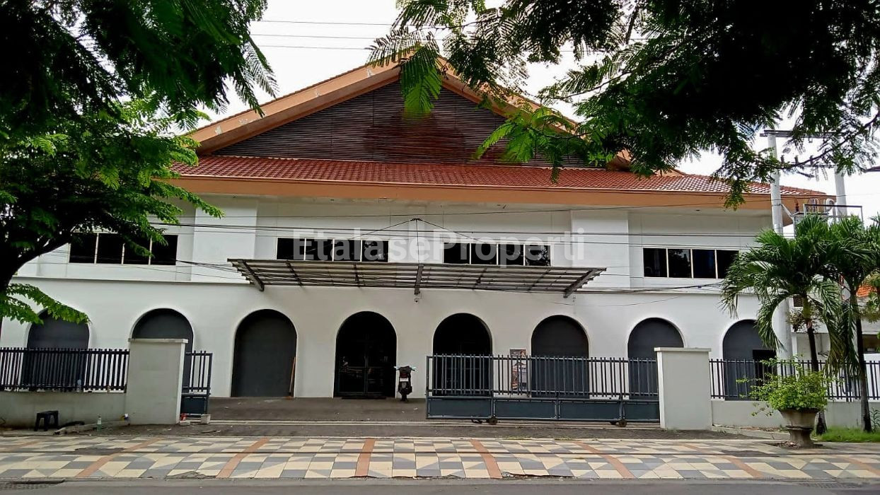 Foto properti Disewakan Gedung Ex Showroom Di Tengah Kota Gubeng 1