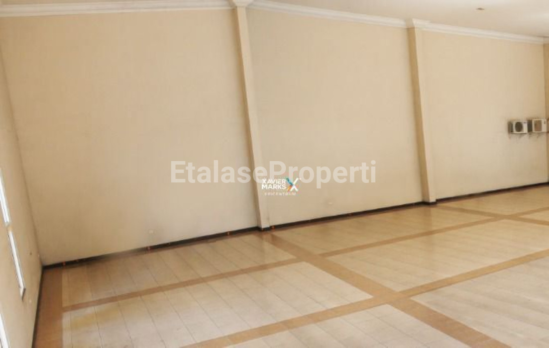 Foto properti Disewakan Gedung Ex Showroom Di Tengah Kota Gubeng 2