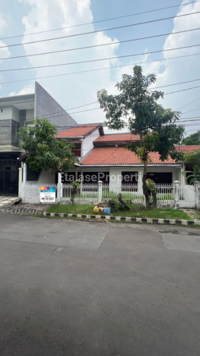 Foto properti Kesempatan Langka! Rumah Siap Huni Di Kawasan Favorit Darmo Baru Barat I 1