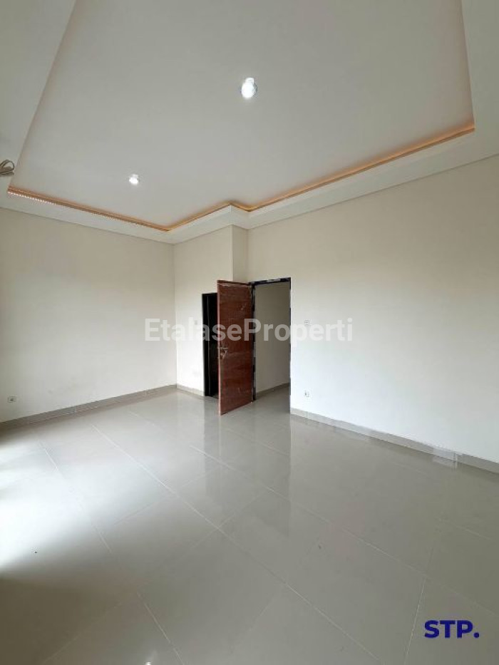 Foto properti Rumah Baru 2 Lantai Di Rungkut Mapan Banyak Bonus 8