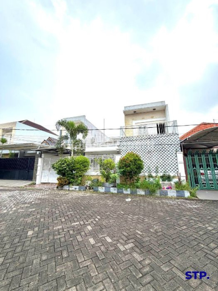 Foto properti Rumah Tinggal / Kantor Di Perumahan Manyar Tirtomoyo 3
