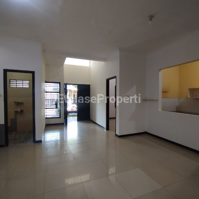 Foto properti 𝘿𝙞𝙨𝙚𝙬𝙖𝙠𝙖𝙣 𝙍𝙪𝙢𝙖𝙝 𝙎𝙞𝙖𝙥 𝙃𝙪𝙣𝙞 𝙇𝙤𝙠𝙖𝙨𝙞 𝙙𝙞 Perumahan, 𝙋𝙖𝙣𝙩𝙖𝙞 𝙈𝙚𝙣𝙩𝙖𝙧𝙞, 𝙎𝙪𝙧𝙖𝙗𝙖𝙮𝙖 𝙏𝙞𝙢𝙪𝙧 5