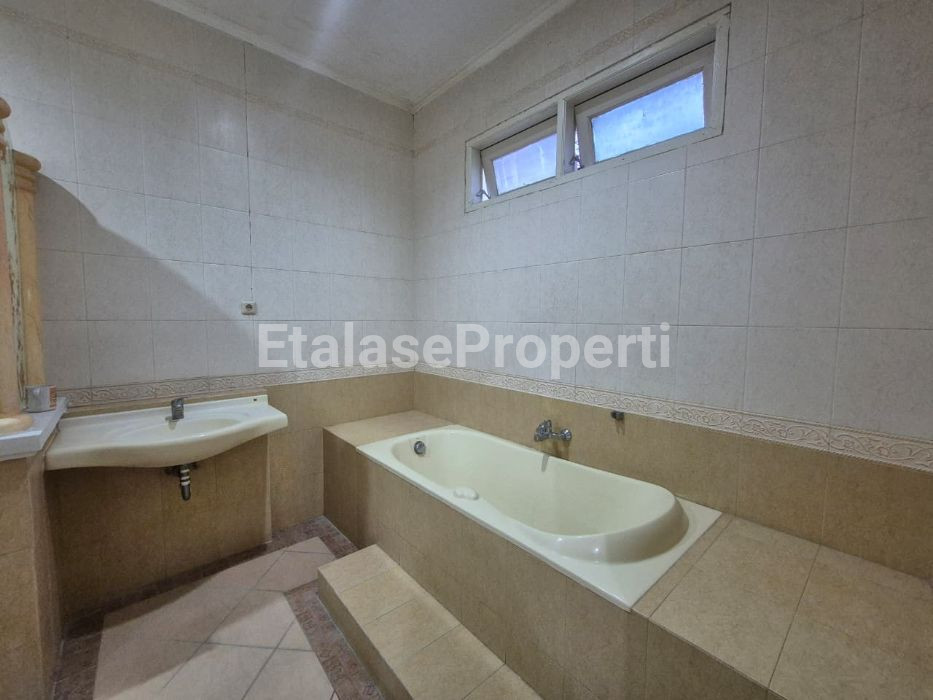 Foto properti Disewakan Rumah Bagus Di Dharmahusada Mas 9