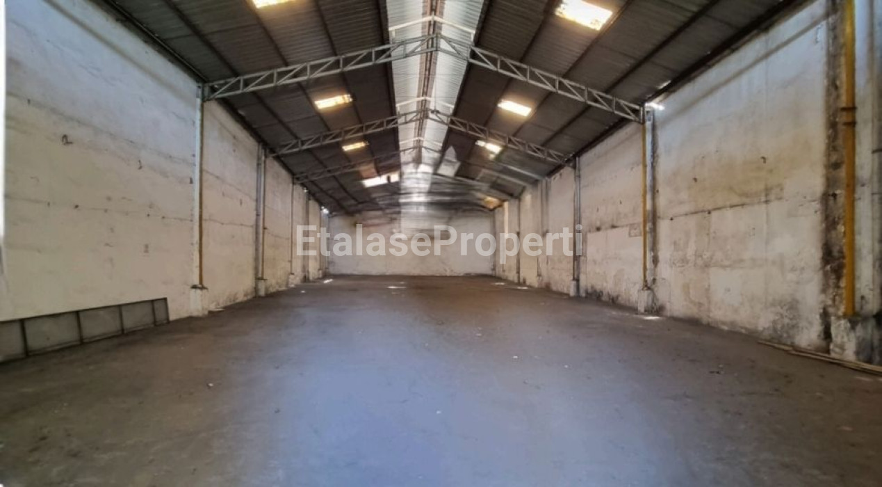 Foto properti Jual/Sewa :  Gudang Di Raya Mastrip Kemlaten, Sby 1