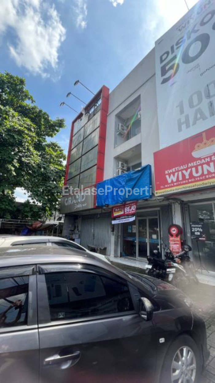 Foto properti *Disewakan Ruko 3 Lantai Siap Pakai Di Raya Wiyung Surabaya Barat – Lokasi Strategis & Ramai* 2