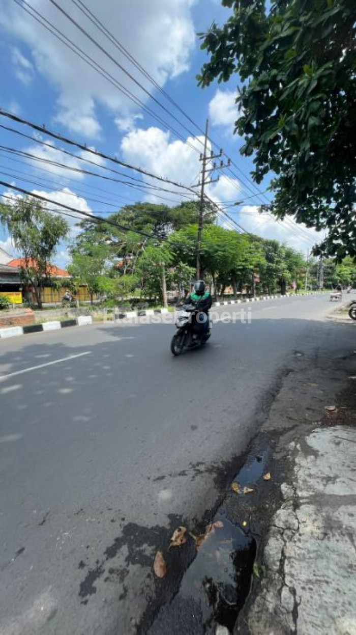 Foto properti *Disewakan Ruko 3 Lantai Siap Pakai Di Raya Wiyung Surabaya Barat – Lokasi Strategis & Ramai* 3