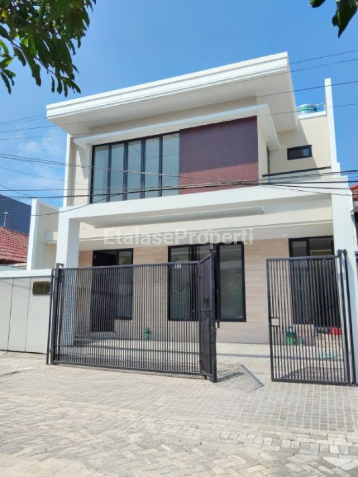 Foto properti Dijual Rumah Baru Boulevard Di Sutorejo Utara Raya Mulyosari 1