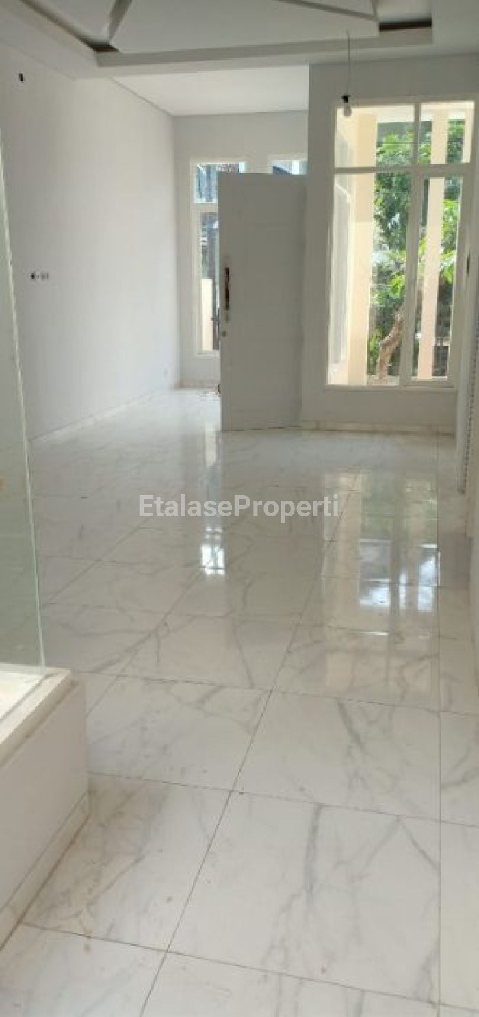Foto properti *DIJUAL RUMAH BARU Wisma Tropodo, Sidoarjo* 4
