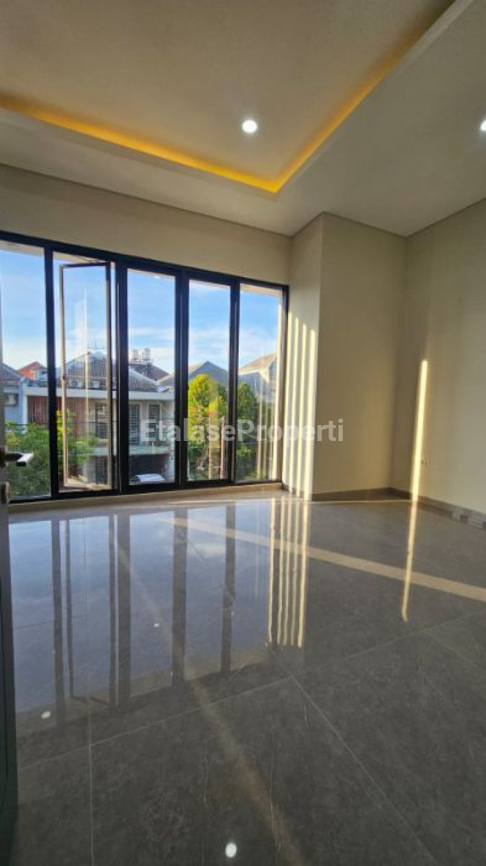 Foto properti Rumah Sutorejo Utara Baru 1