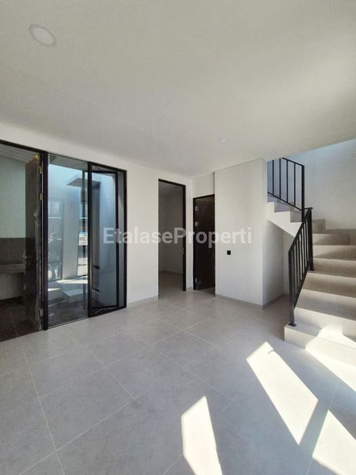 Foto properti Disewakan Rumah Di Grand Eastern Sukolilo 3
