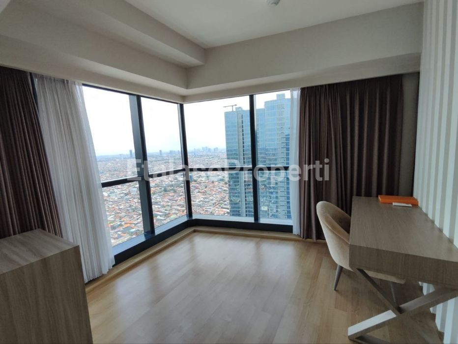 Foto properti Apartemen The Peak 3 Jadi 2 Bedroom Furnished Private Lift Lantai 50 5