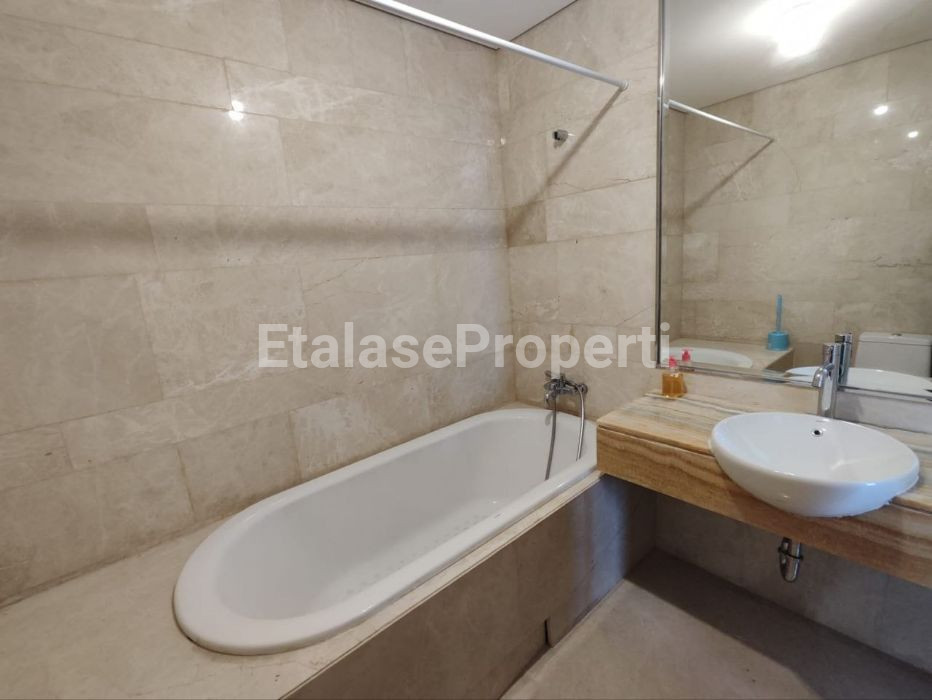 Foto properti Apartemen The Peak 3 Jadi 2 Bedroom Furnished Private Lift Lantai 50 9