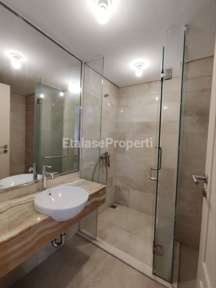 Foto properti Apartemen The Peak 3 Jadi 2 Bedroom Furnished Private Lift Lantai 50 10