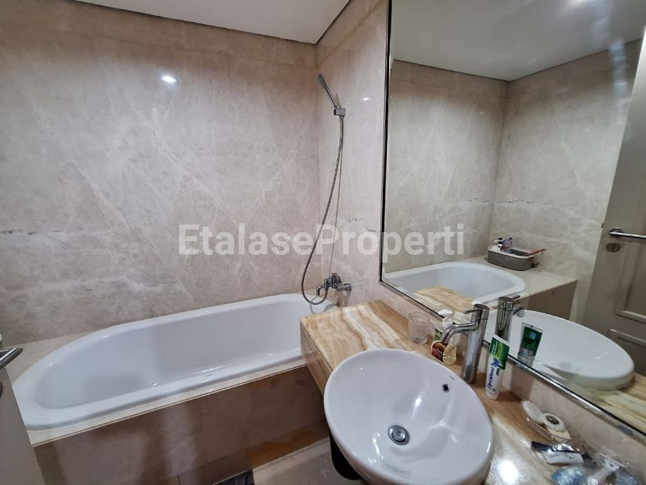 Foto properti Apartemen The Peak 3 Bedroom Furnished Private Lift Lantai 33 9