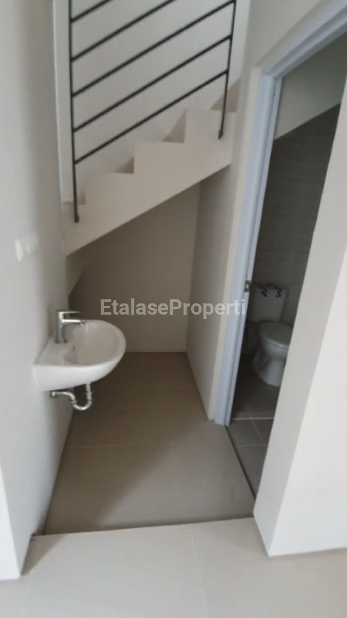Foto properti Dijual Rumah 2 Lantai Di Perumahan Grand Sunrise, Menganti 4
