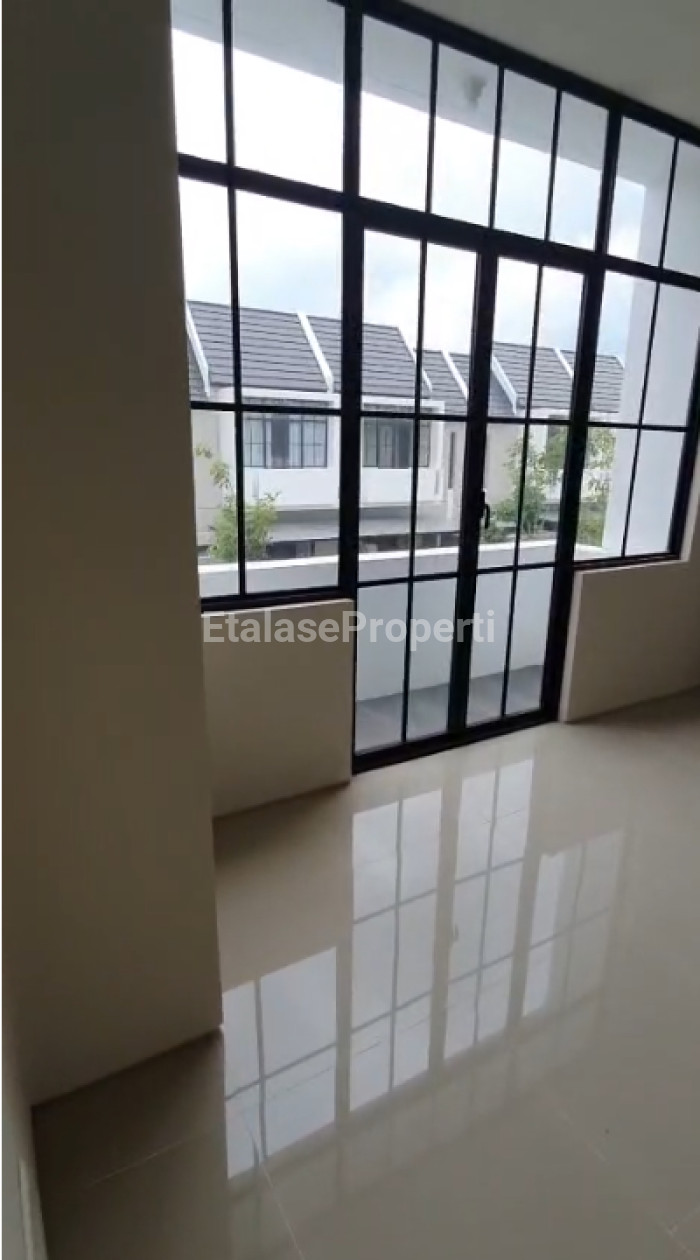 Foto properti Dijual Rumah 2 Lantai Di Perumahan Grand Sunrise, Menganti 9