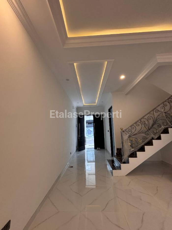 Foto properti Dijual Rumah Di Kertajaya Indah Jalan Utama Komplek Dekat Galaxy Mall 5