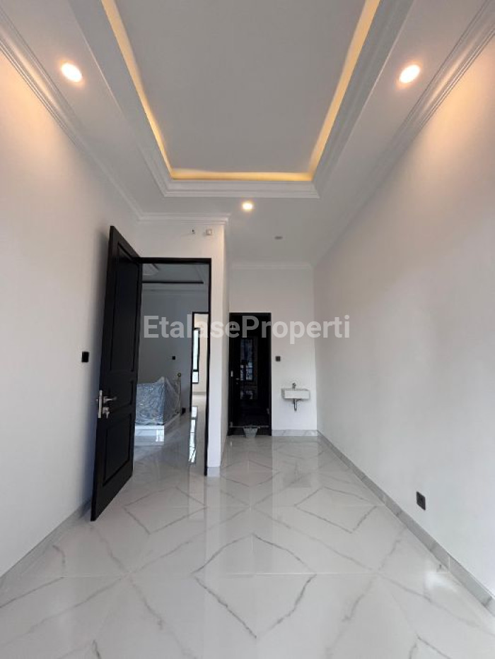 Foto properti Dijual Rumah Di Kertajaya Indah Jalan Utama Komplek Dekat Galaxy Mall 10