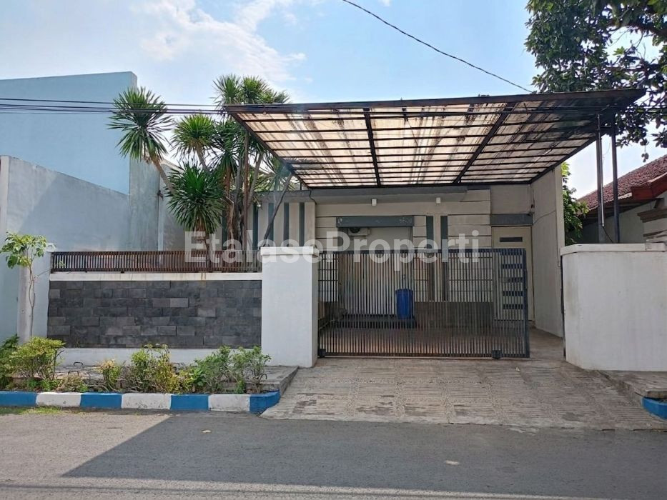 Foto properti Dijual Rumah Bagus Di Jalan Suyoso Probolinggo 1