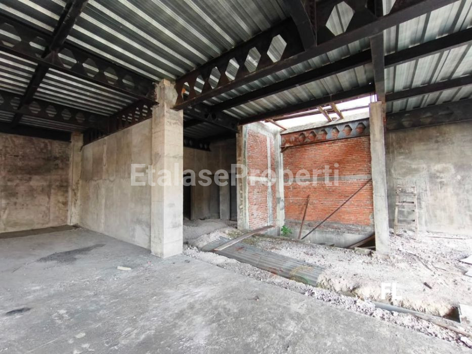 Foto properti Dijual Tempat Usaha Di Kedungcowek Surabaya 9
