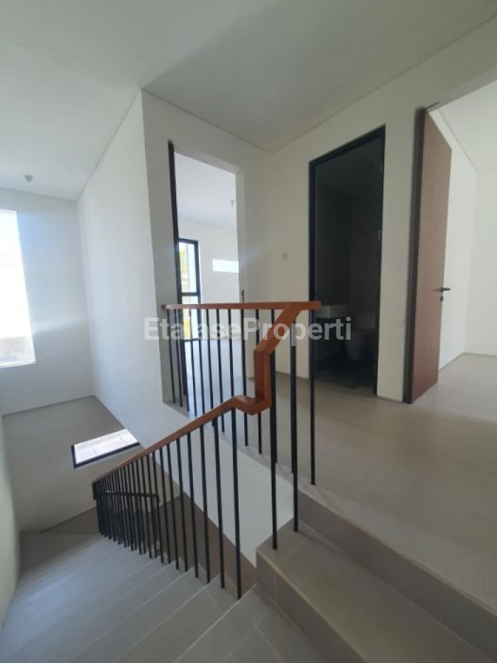 Foto properti Dijual Rumah Royal Residence Cluster Hampton 6