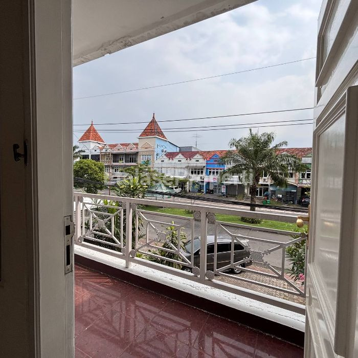 Foto properti Dijual Rumah Nirwana Executive Mansion Dekat Raya Merr 5