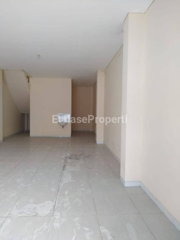 Foto properti Jual Ruko 3 Lantai Di Jalan Raya Menganti - Wiyung 4