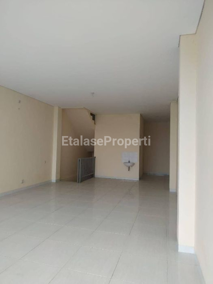 Foto properti Jual Ruko 3 Lantai Di Jalan Raya Menganti - Wiyung 5