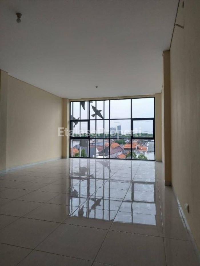 Foto properti Jual Ruko 3 Lantai Di Jalan Raya Menganti - Wiyung 8