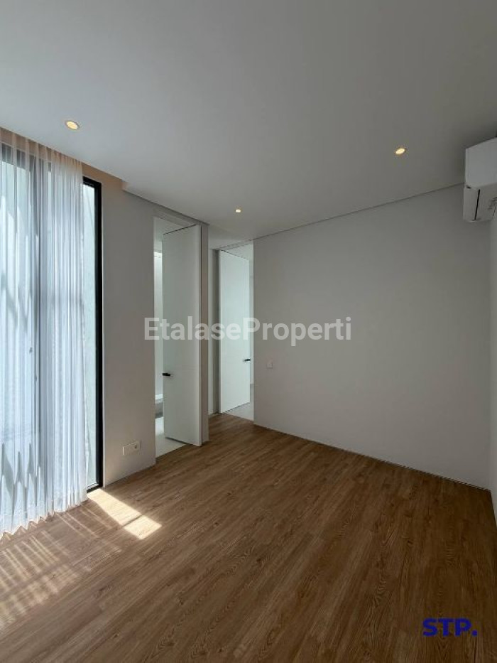 Foto properti FULL PERABOT - Rumah Baru Modern Di Mojoklanggru Dharmahusada 7