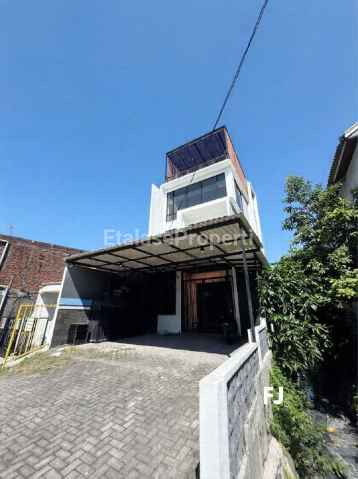 Foto properti Dijual Ruko Di Raya Merr Sudah Ada Ijin Untuk Cafe 1