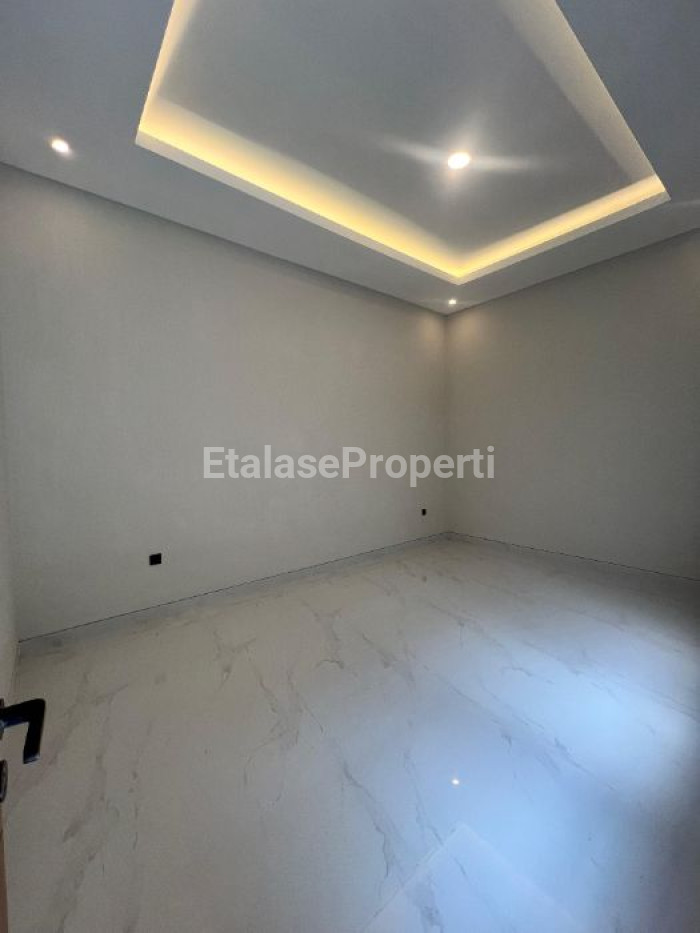 Foto properti *Dijual Rumah Siap Huni  Dian Istana - Surabaya Barat Mocca Verbana 6