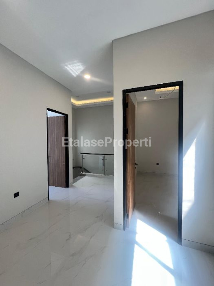 Foto properti *Dijual Rumah Siap Huni  Dian Istana - Surabaya Barat Mocca Verbana 8