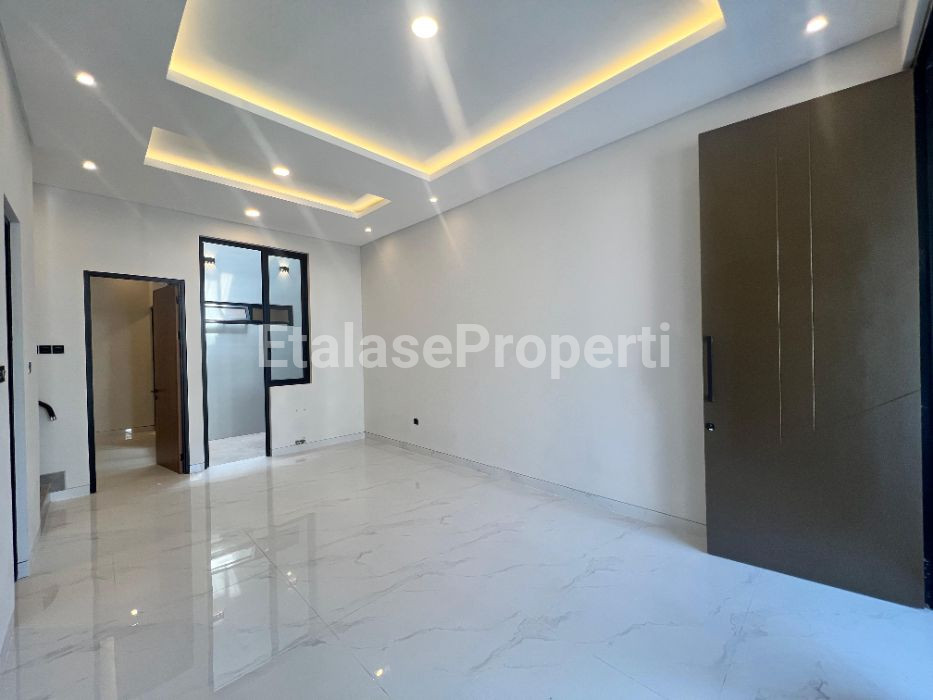 Foto properti *Dijual Rumah Siap Huni  Dian Istana - Surabaya Barat Mocca Verbana 10