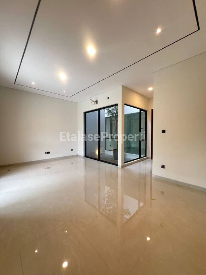 Foto properti Dijual Rumah BARU GRESS Citraland Surabaya 2