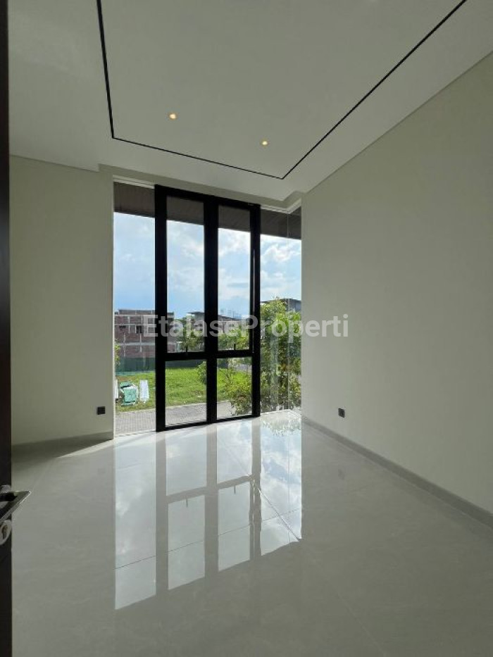 Foto properti Dijual Rumah BARU GRESS Citraland Surabaya 5