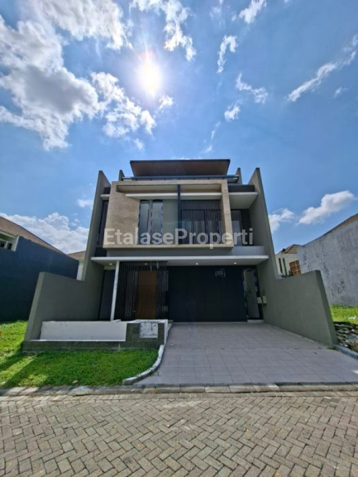 Foto properti DIJUAL RUMAH BARU GRESS MINIMALIS 2.5 LANTAI CYRISTAL  GOLF CITRALAND 2
